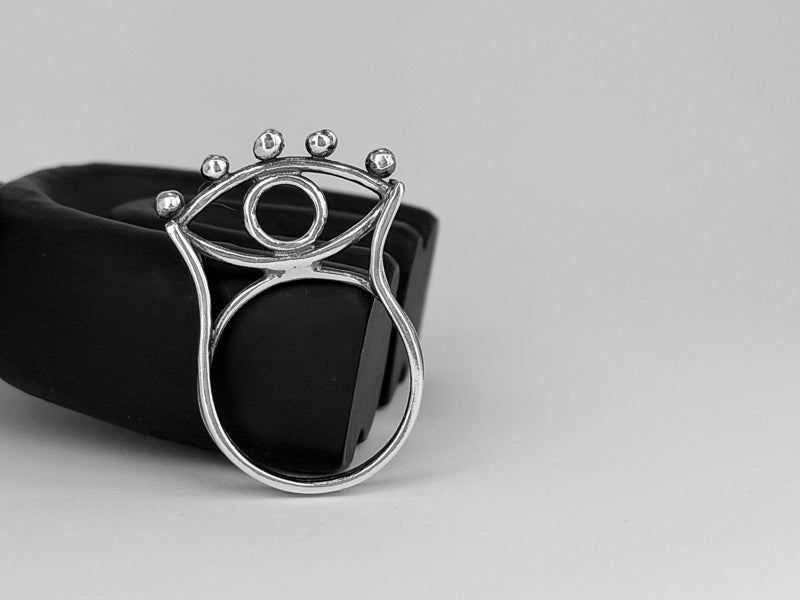 The Gaze Ring